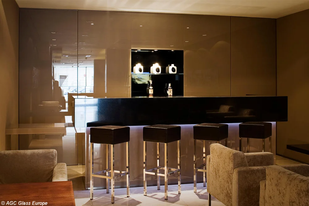 Tisch mit Glasplatte – Bildbeispiel